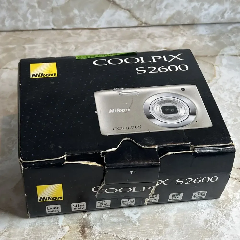 Nikon COOLPIX S2600 14.0MP 5x Optical Zoom Digital Camera Silver Tested READ
